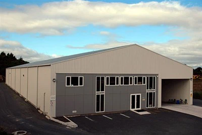 ¿Cuánto tiempo se tarda en construir un cobertizo con estructura de acero?